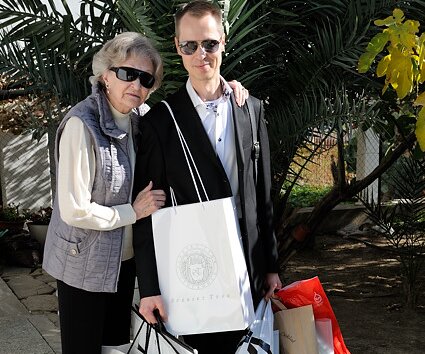 _DSC0027 Mum and Arto ready to go to Limassol for Christmas Eve.