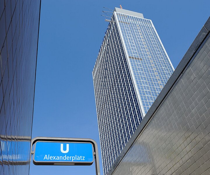 _DSC0030 At Alexanderplatz.