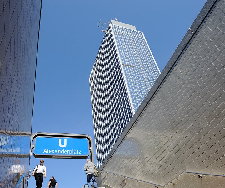 _DSC0032 At Alexanderplatz.
