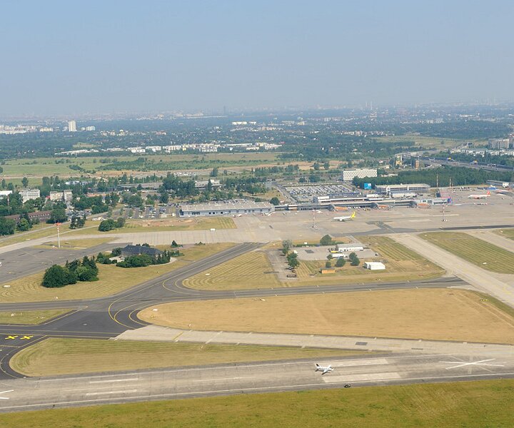_DSC0002 View of Schönefeld airport at takeoff.