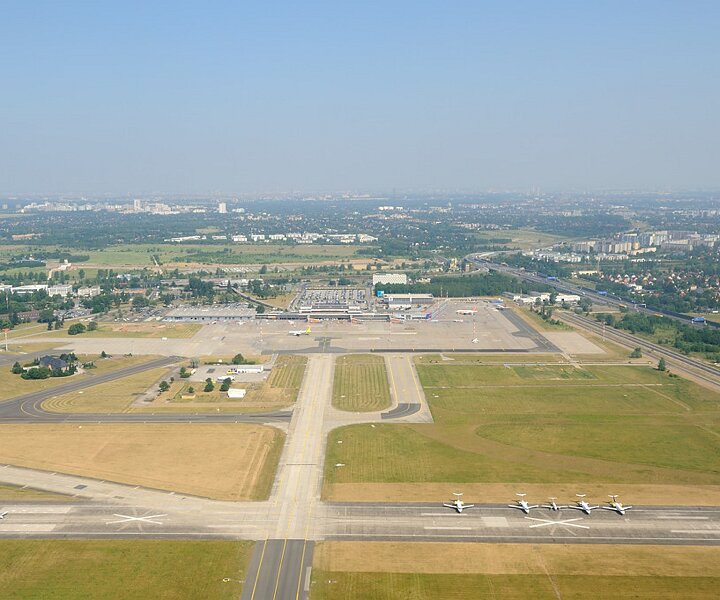 _DSC0003 View of Schönefeld airport at takeoff.