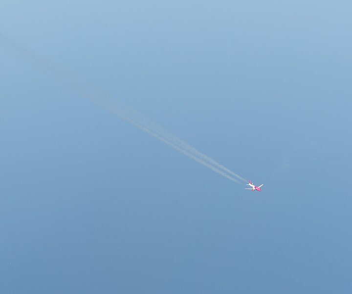 _DSC0004 An airplane passing by.