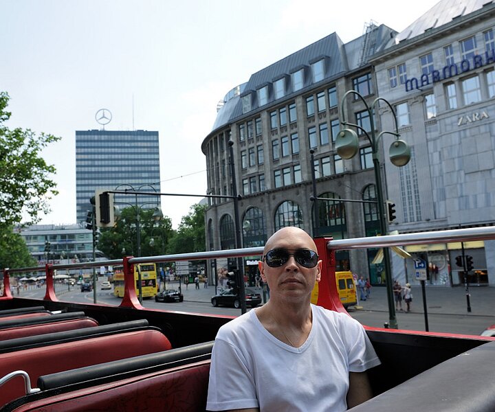 _DSC0003 Markos on the sightseeing bus, at Kurfürstendamm.