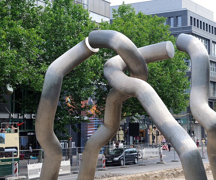 _DSC0012 Sculpture on Tauentzienstrasse.