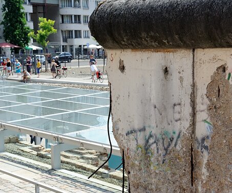 _DSC0052 Part of the Berlin wall.