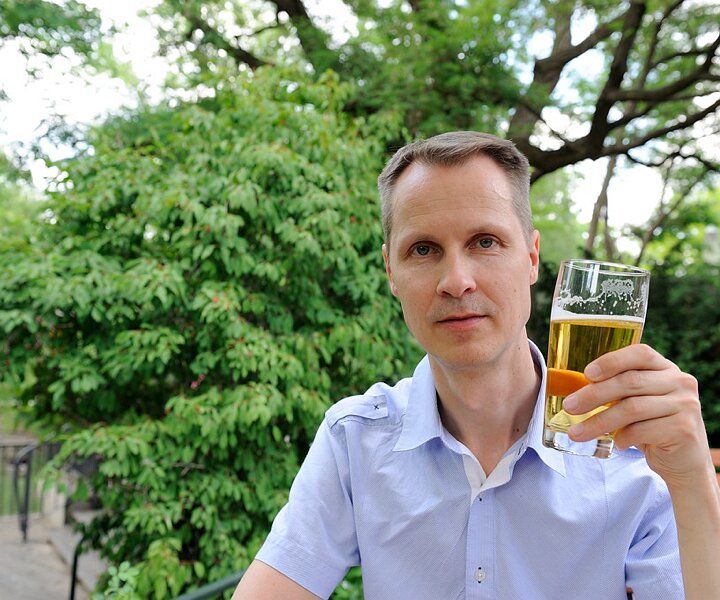 _DSC0120 Arto having a beer at the zoo.