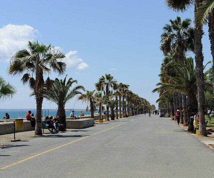 _DSC0021 At the sea side promenade in Limassol.