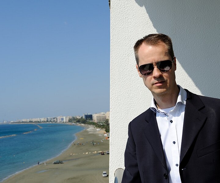 _DSC0008 Arto on the balcony at the hotel in Limassol.