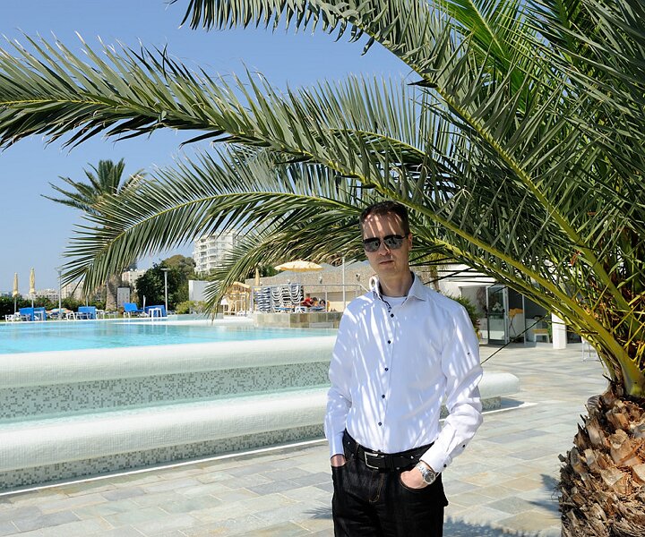 _DSC0035 Arto by the pool at the hotel in Limassol.