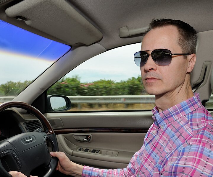_DSC0012 Arto driving.