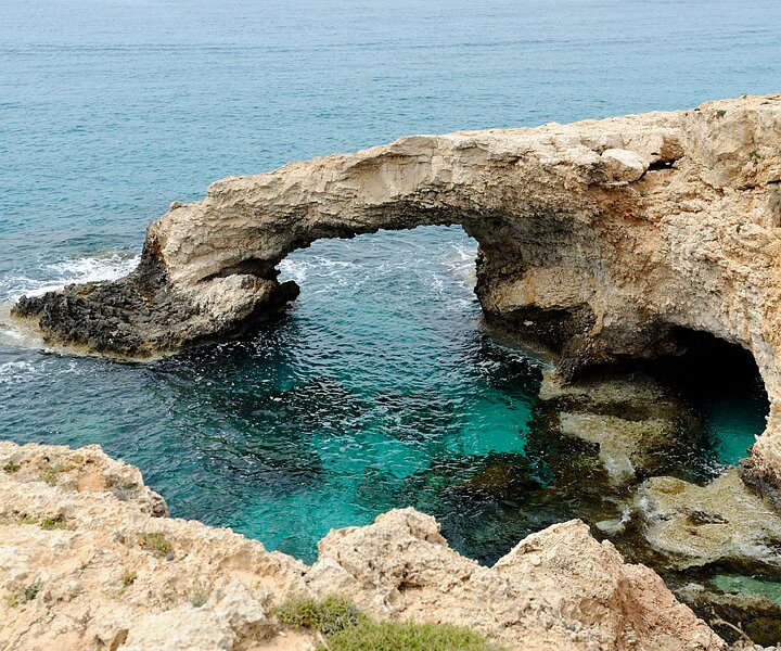 _DSC0019 A natural bridge, near the sea caves.