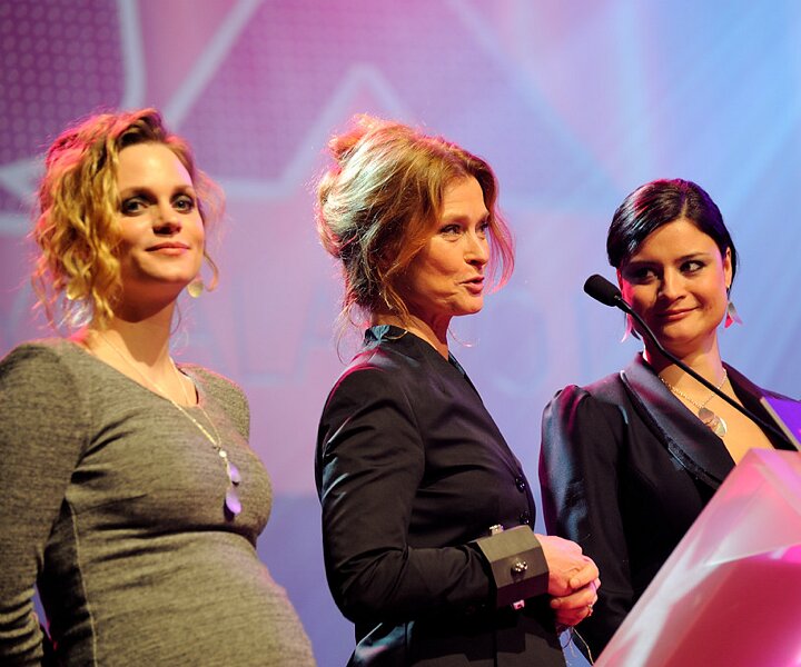 _DSC0119 Lena Endre in the middle.