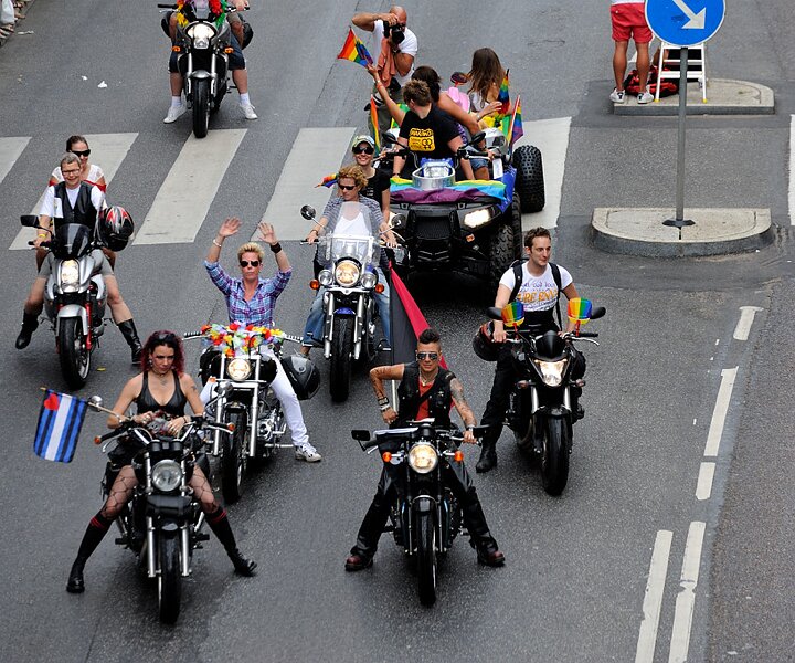 _DSC0026 Dykes on bikes, at the beginning of the pride parade.