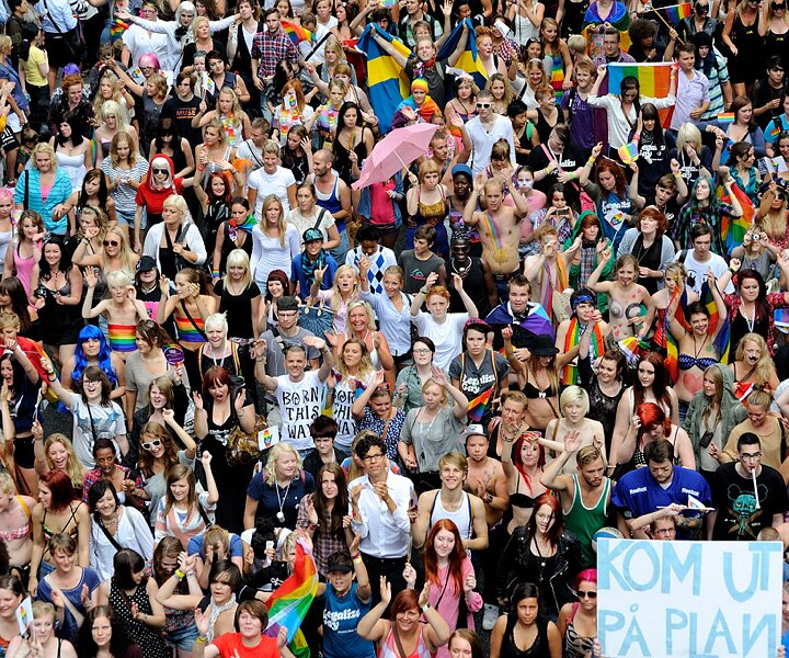 _DSC0066 Youngsters parading at Kungsgatan.