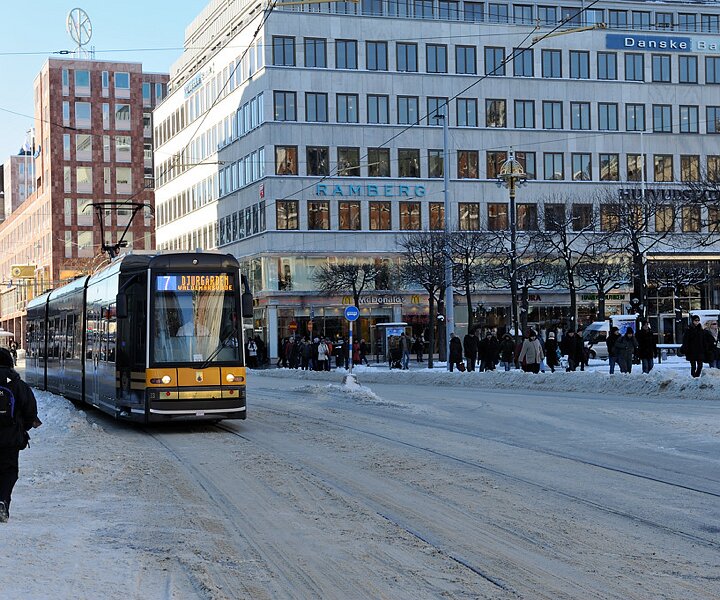 _DSC0028 Tram on Hamngatan.