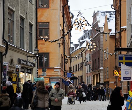 _DSC0031 Walking in the old town.