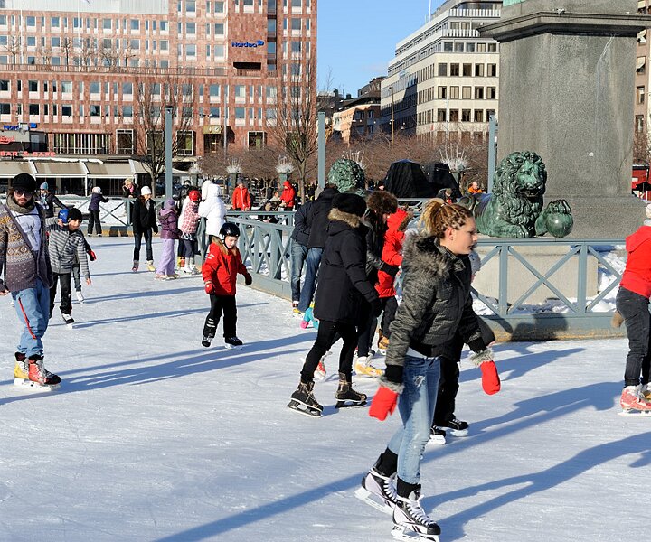 _DSC0032 Ice skating in Kungsträdgården.