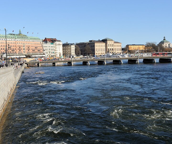 _DSC0043 View of Strömmen in spring. Grand Hotel to the left.