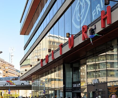 _DSC0010_1 Walking by Kulturhuset at Sergels torg.