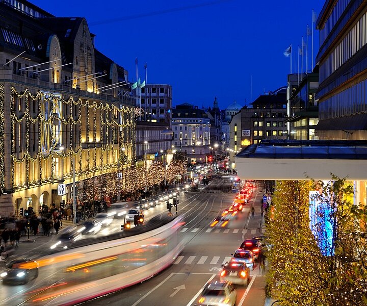 _DSC0024 View of Hamngatan. NK department store to the left.