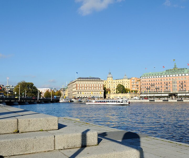 _DSC0023 View from Skeppsbron, Grand Hôtel to the right.