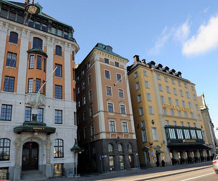 _DSC0032 Buildings at Skeppsbron.