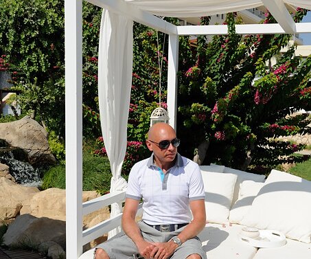 _DSC0004 Markos at the Guru terrace.