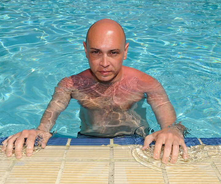 _DSC0014 Markos in the pool.
