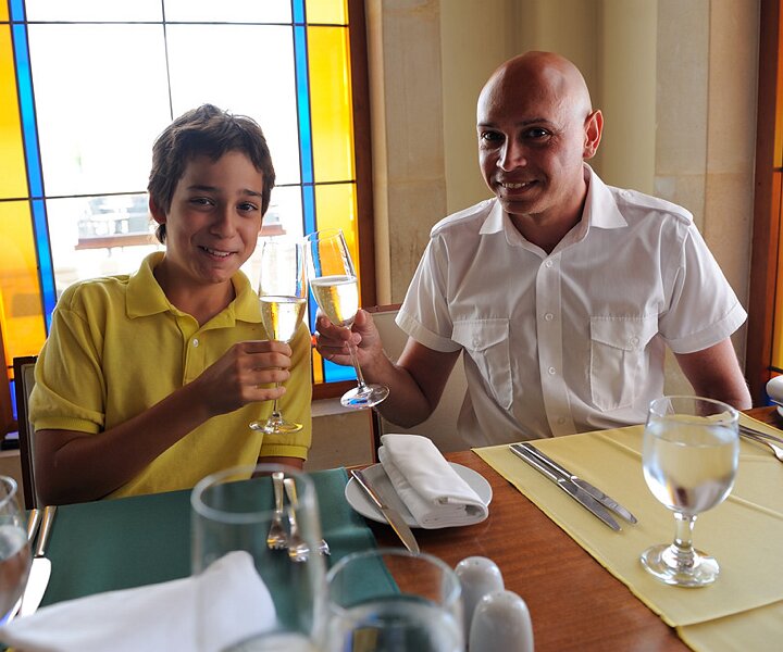 _DSC0040 Andreas and Markos drinking champagne.
