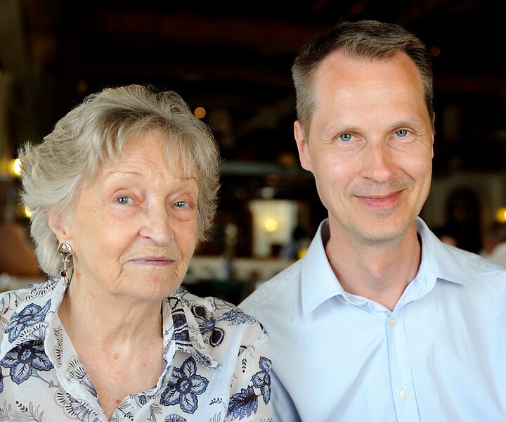 _DSC0043 Mum and Arto.