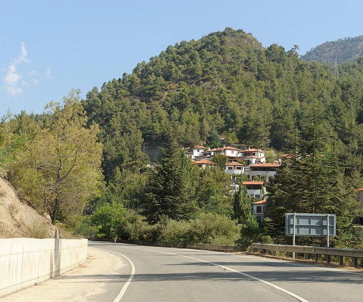 _DSC0012 Driving on the Troodos mountains.