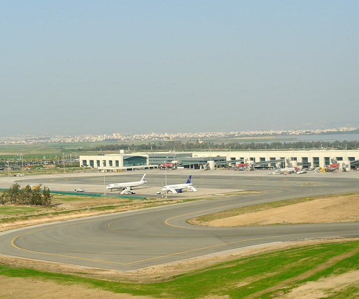 _DSC0024 Approaching Larnaca airport.