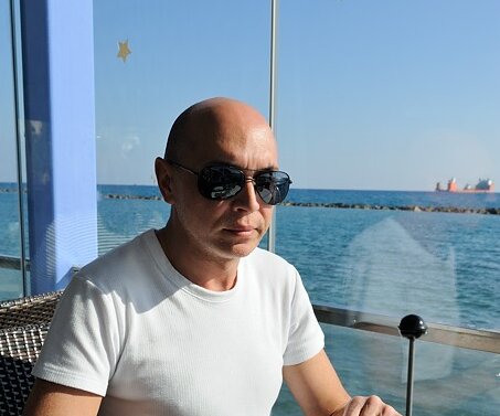 _DSC0004 Markos having coffee.