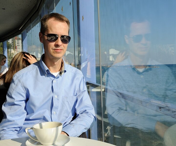 _DSC0008 Arto at a café by the sea in Limassol.