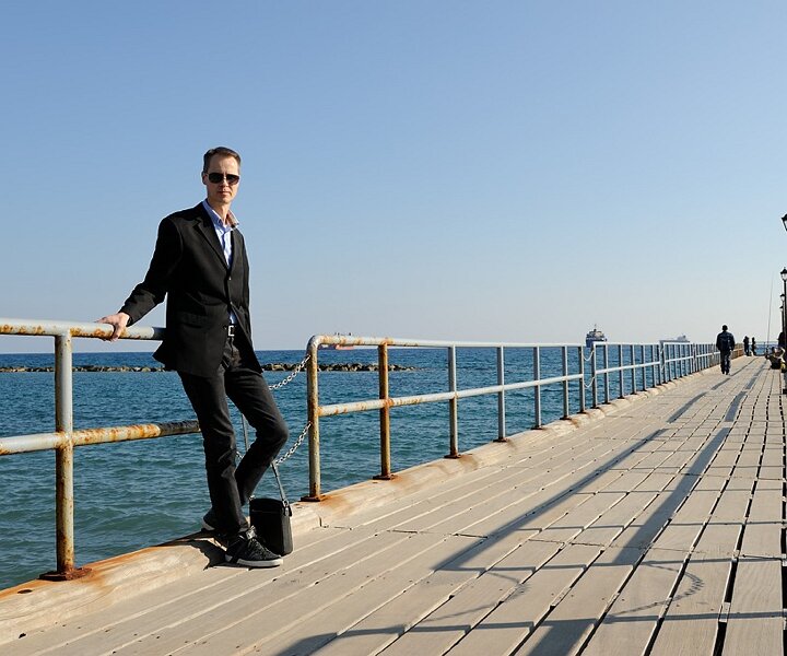_DSC0016 Arto on a pier in Limassol.