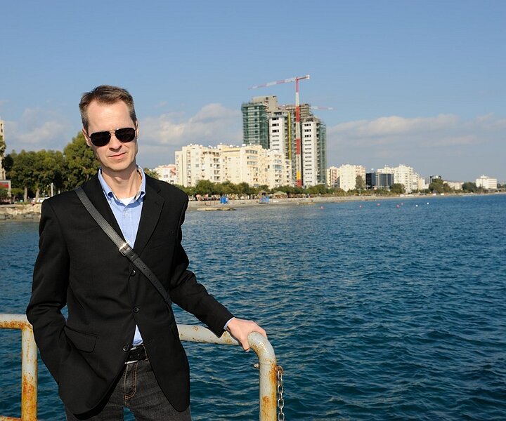 _DSC0018_1 Arto at a pier in Limassol.