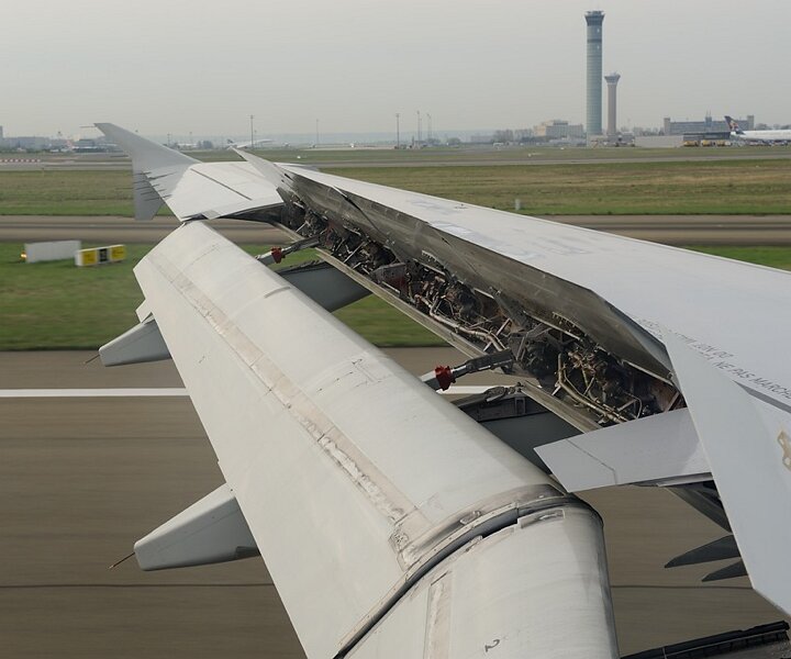 _DSC0012 Landing at Charles de Gaulle airport.
