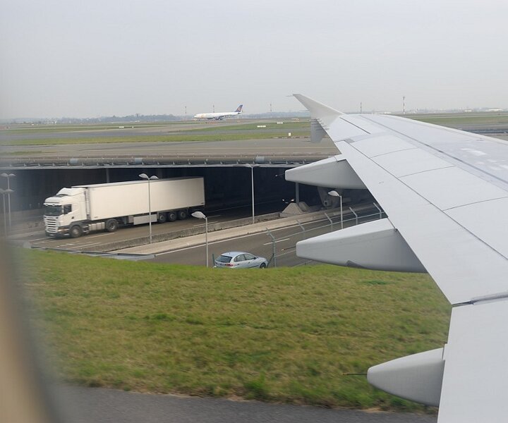 _DSC0015 Taxiing over the highway at Charles de Gaulle airport.