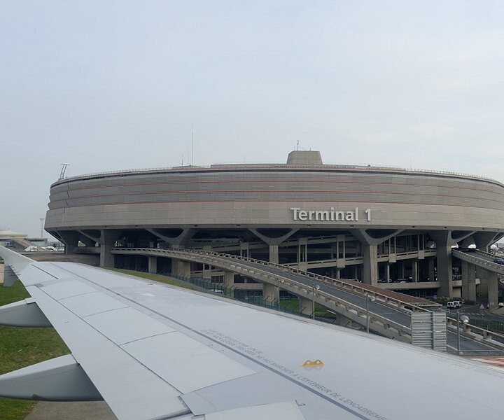 _DSC0019 View of the Terminal 1 building at Charles de Gaulle airport.