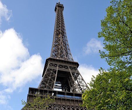 _DSC0002 At the Eiffel tower.