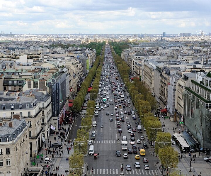 _DSC0054 View of Avenue des Champs-Élysées from the Arc de Triomphe.