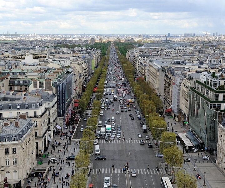 _DSC0056 View of Avenue des Champs-Élysées from the Arc de Triomphe.