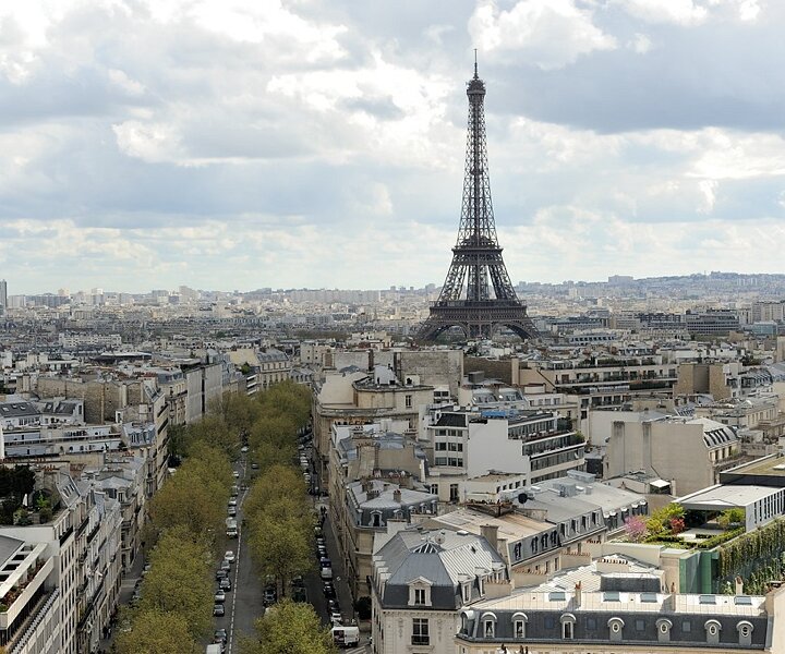 _DSC0068 View of the Eiffel tower from the top of the Arc de Triomphe.