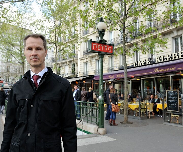 _DSC0025 Arto at the metro station of Trocadéro.