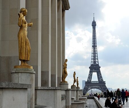 _DSC0026 By the Palais de Chaillot at Trocadéro.