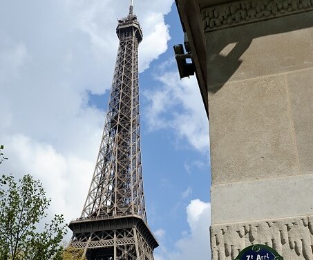 _DSC0028 View of the Eiffel tower from Avenue de Suffren.
