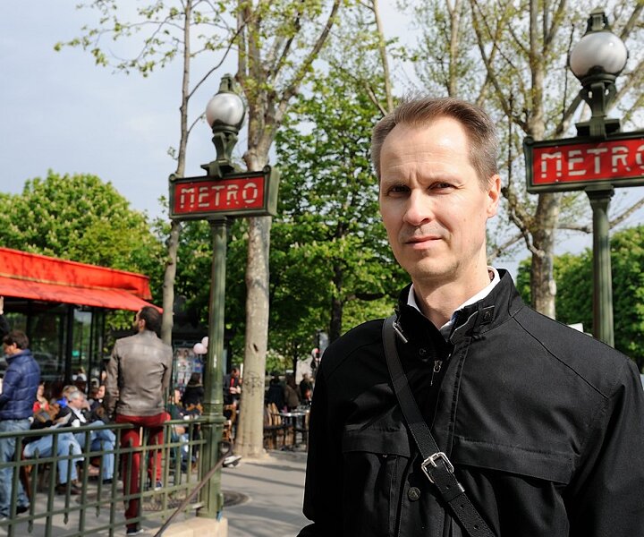 _DSC0059 Arto at Place de l'Alma.