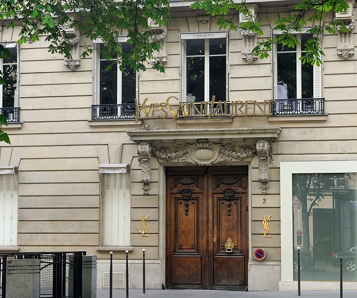 _DSC0063 Yves Saint Laurent at Avenue George V.