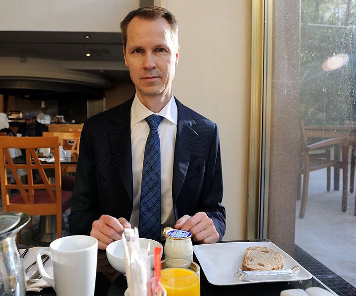 _DSC0001 Arto having breakfast at the hotel.