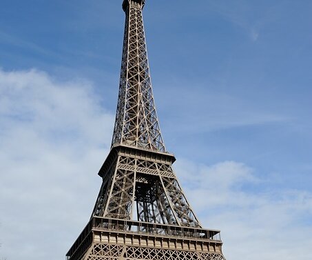 _DSC0019 Arto near the Eiffel tower.